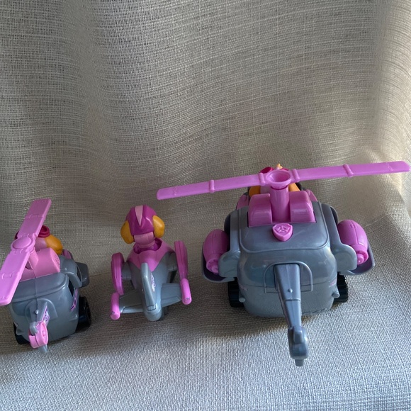 3 Paw Patrol Rescue Vehicles with Skye GC - Picture 3 of 12
